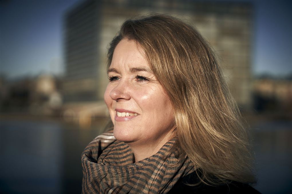 nærbillede af eks-politikeren Pia Allerslev med halstørklæde og vind i håret.
