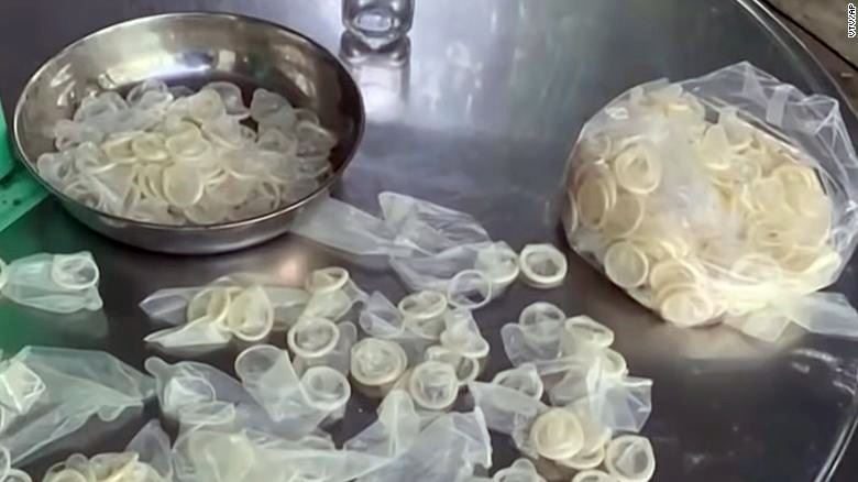 Brugte kondomer på et vietnamesisk lager 