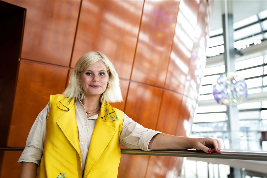 Sofie Linde poserer i Operaen i København