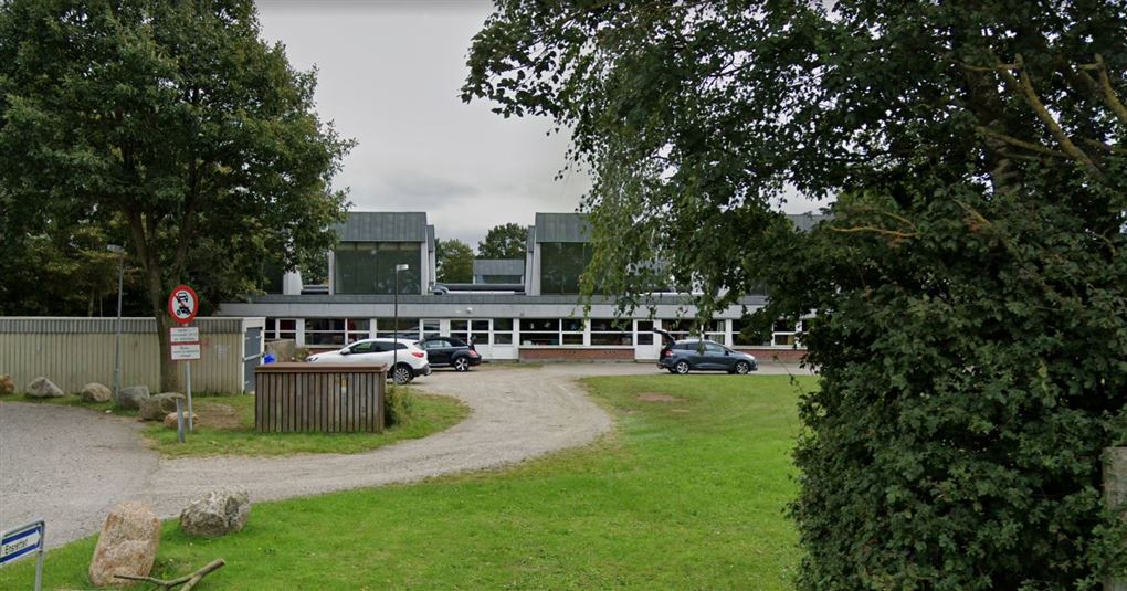 Stjernevejskolen set ude fra vejen