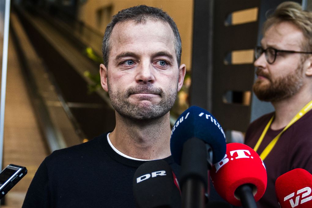 Følelsesmæssigt påvirket Morten Østergaard på pressemøde.