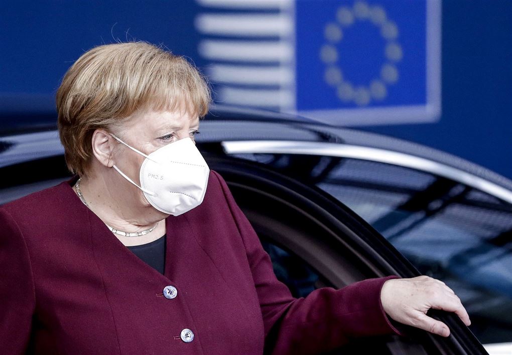 Angela Merkel med mundbind