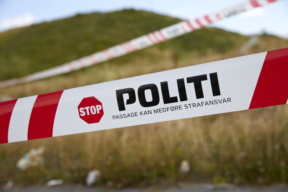 Politiets afspæringstape sat op i naturen