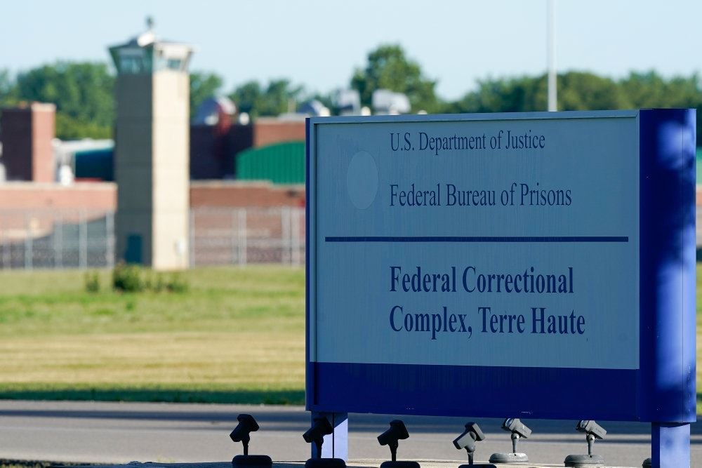 skilt foran fængsel i USA