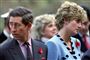 Prins charles og Diana kigger hver sin vej