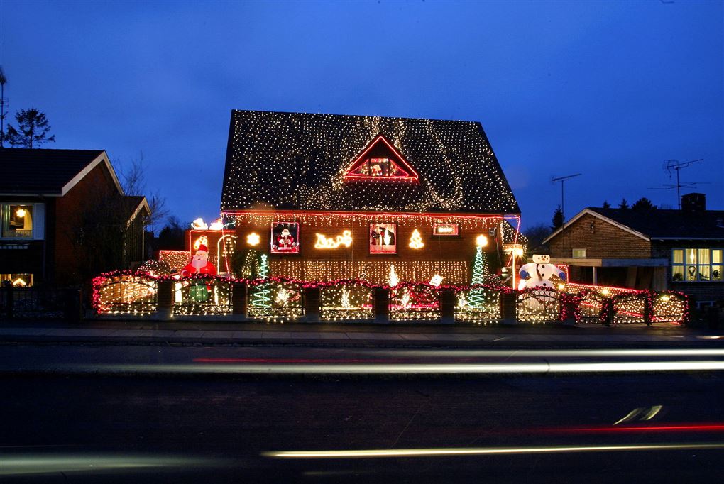 Hus med masser af julelys
