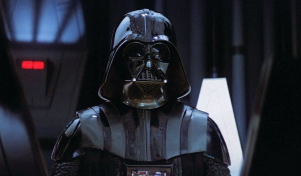 Darth Vader tæt på i et rumskib