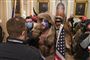 en udklædt demonstrant inde i den amerikanske kongres 