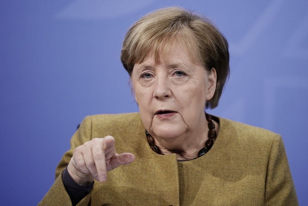 Merkel peger