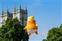 ballon der forestiller Donald Trump som baby svæver i luften