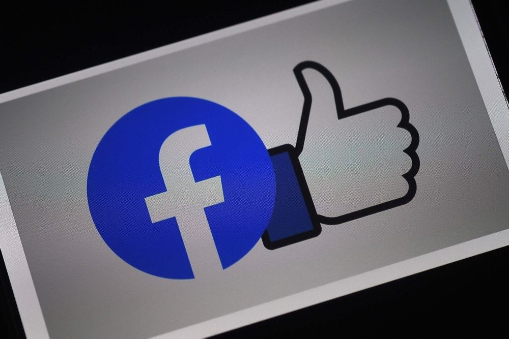 facebook-logo med hånd med tommelfinger op