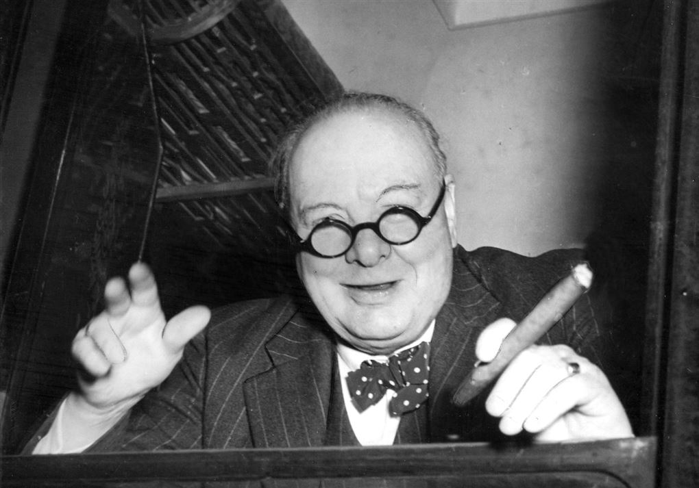 Winston Churchill med butterfly og cigar i hånden