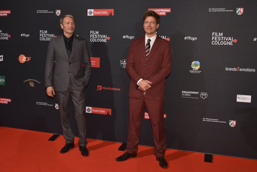 Mads Mikkelsen og Thomas Vinterberg poserer ved filmfestival