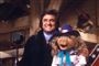 en smilende johnny cash i selskab med Miss Piggy i muppet show