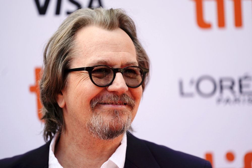 Gary oldman med solbriller