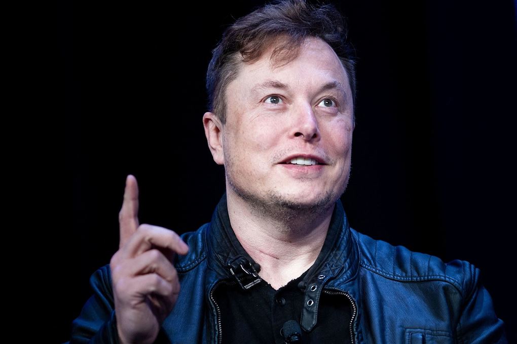Elon Musk med finger i vejret