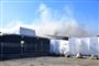 røg stiger op fra brand i industribygning 