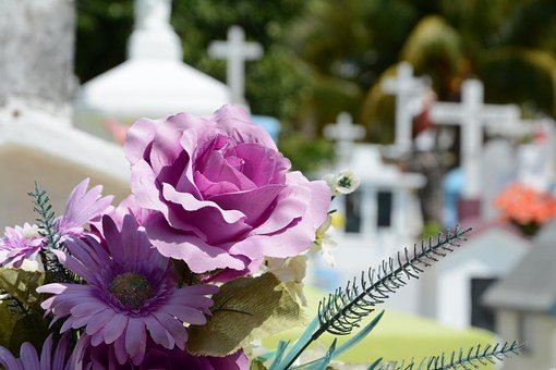 blomster på kirkegård