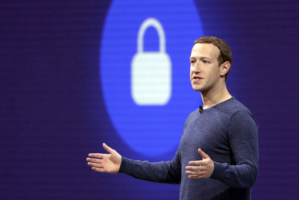 facebooks stifter mark zuckerberg taler fra en scene
