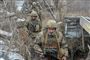 soldater fra ukraines hær går på række