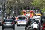 Politi og brandbiler på gade i Paris