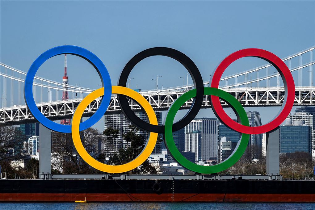 De olympiske ringe ved bro i Tokyo