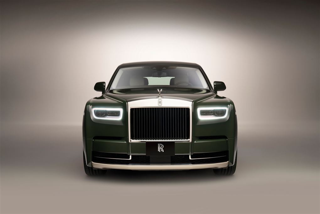 En stor Rolls-Royce forfra