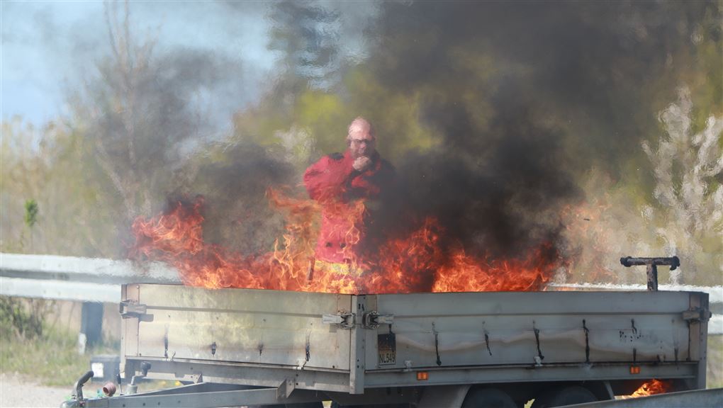 billede af den brændende trailer