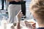 Vaccine injiceres i sprøjte