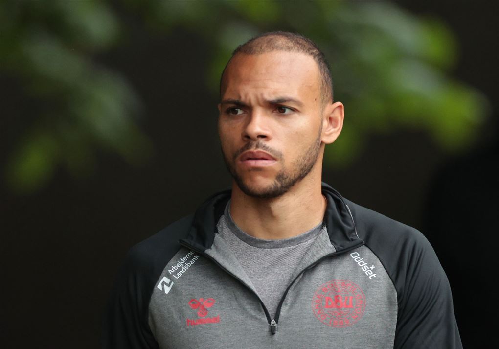 martin braithwaite står i træningstrøje 