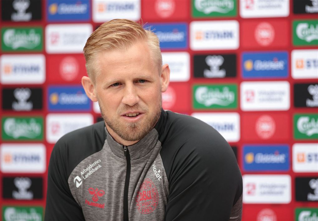 kasper schmeichel taler på pressemøde 