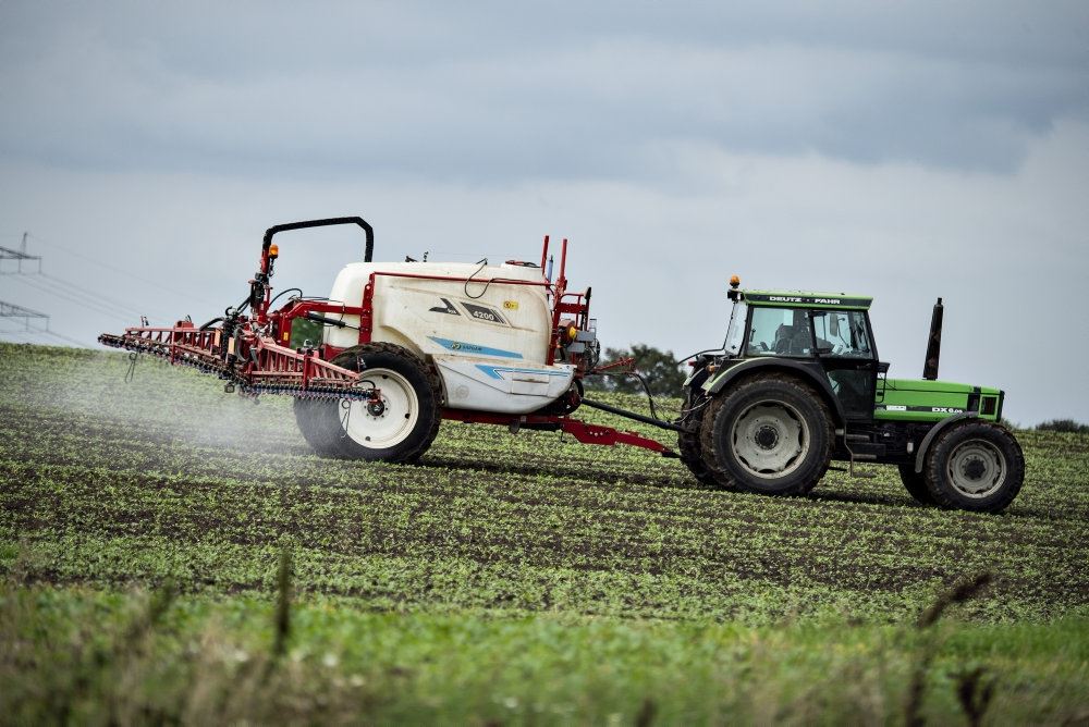 Traktor på mark