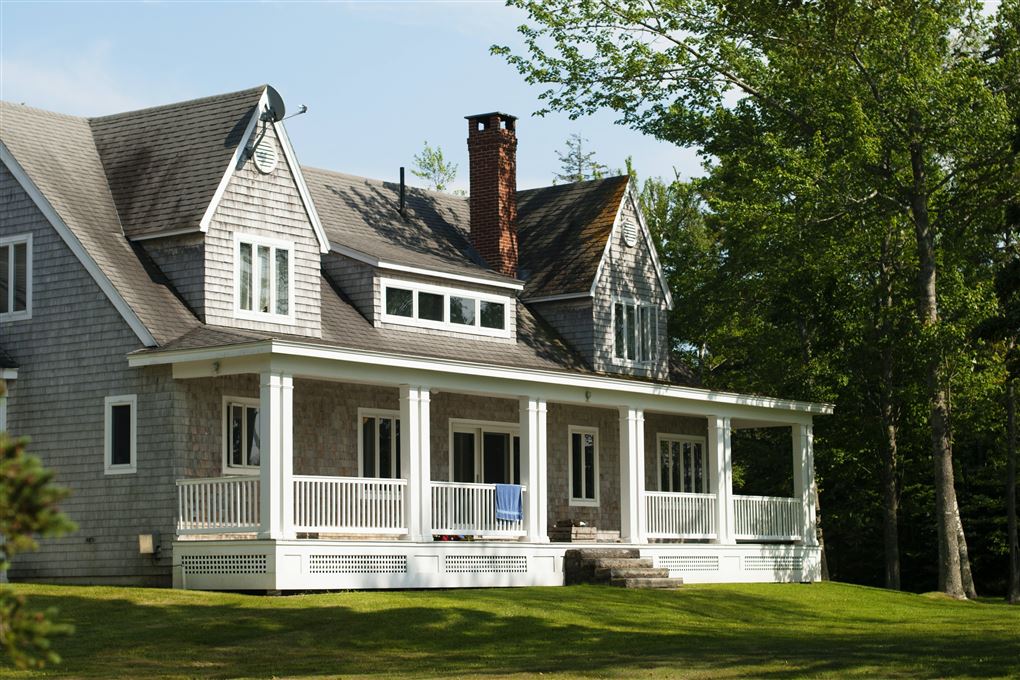 et smukt amerikansk hus med porch