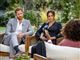 Harry og Meghan under det berømte interview med Oprah Windfrey tidligere på året. De sidder i bløde havestole i et idyllisk haveanlæg. 