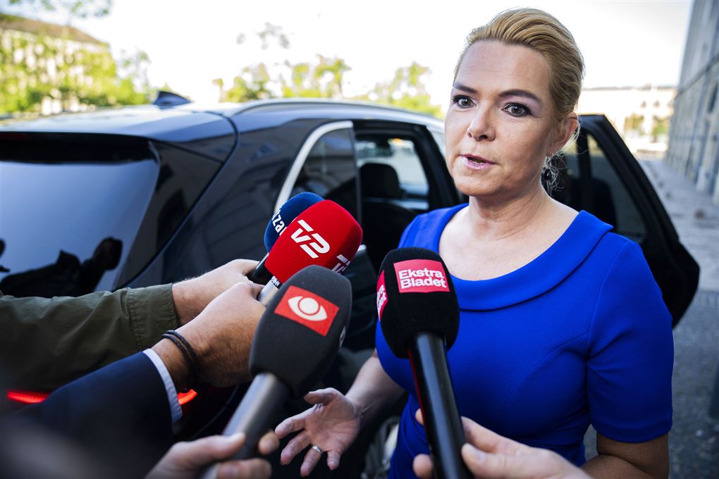 Inger Støjberg interviewes af pressen