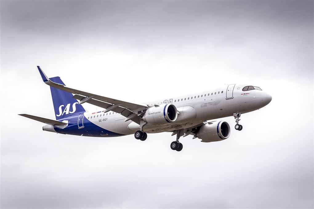 Et SAS-fly gør klar til landing
