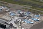 fly holder parkeret i lufthavn 