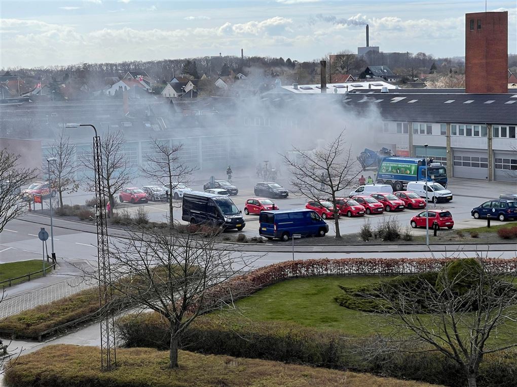 Brand og røg i skraldebil