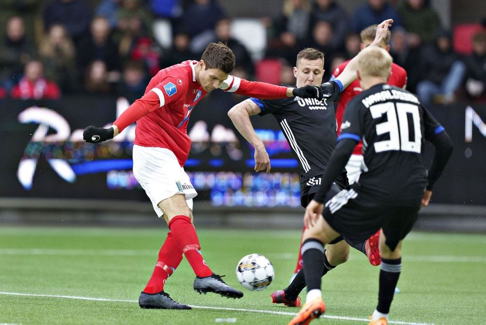 fodboldspillere i aktion 