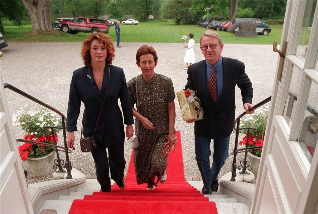 tre personer på trappe