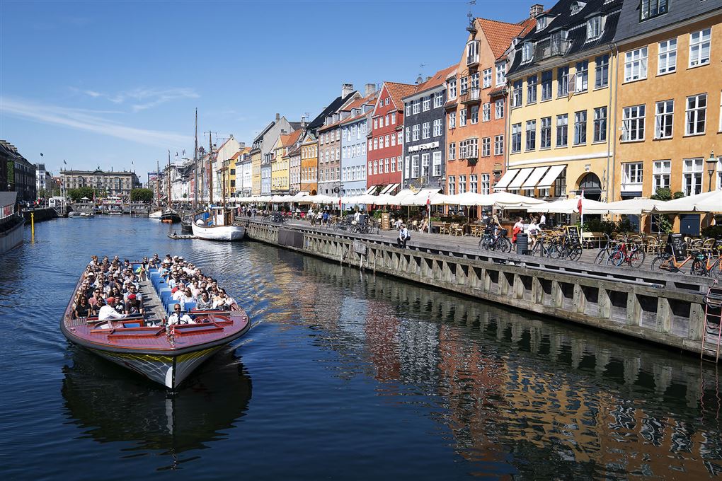 En turistbåd i Nyhavn