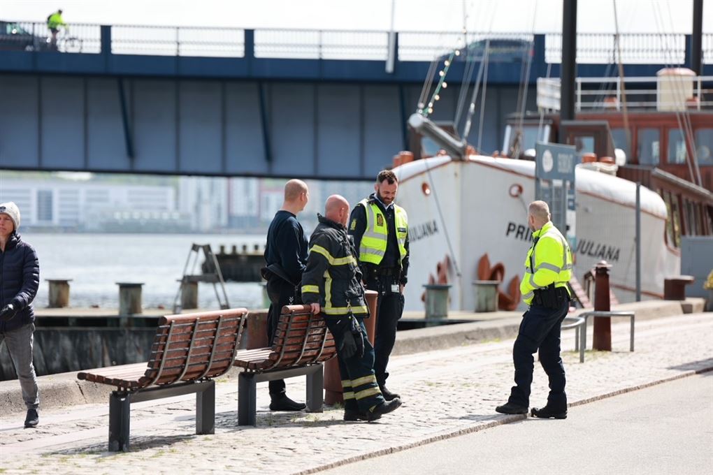 politi til stede på havn