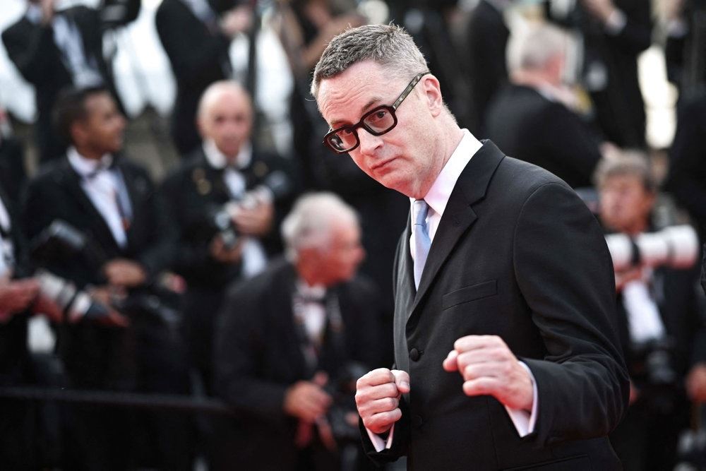 mand med briller på filmfestival