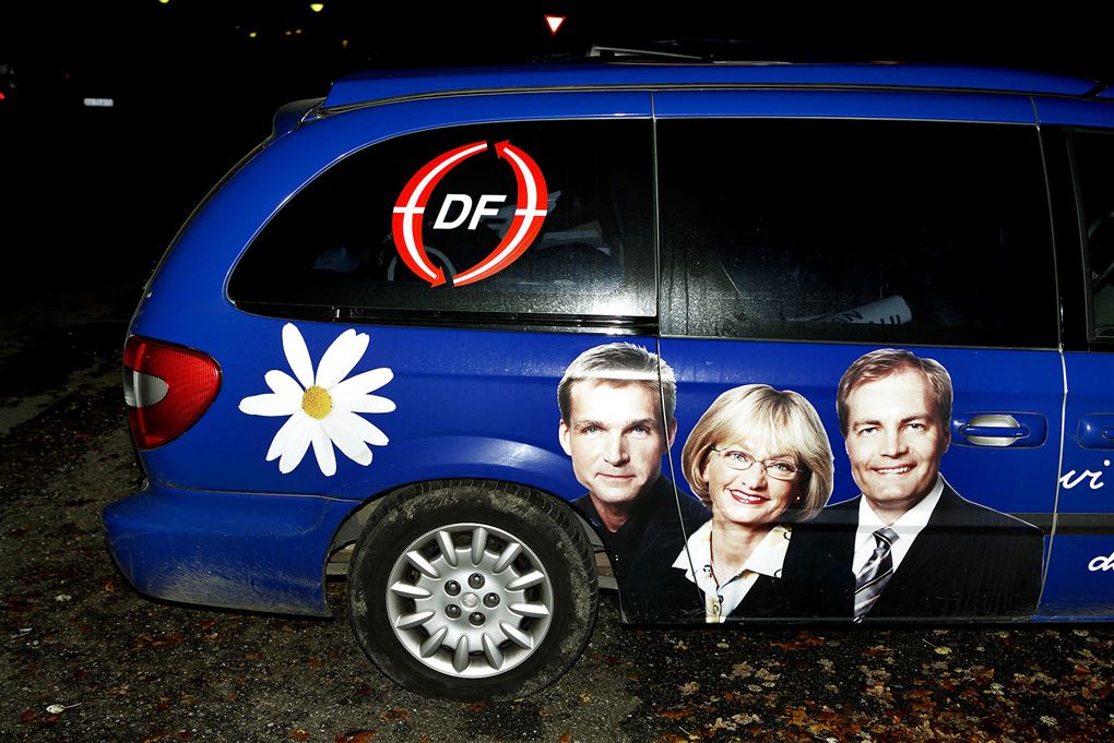 en bil med DF-logo