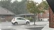 bil kører i voldsom regn
