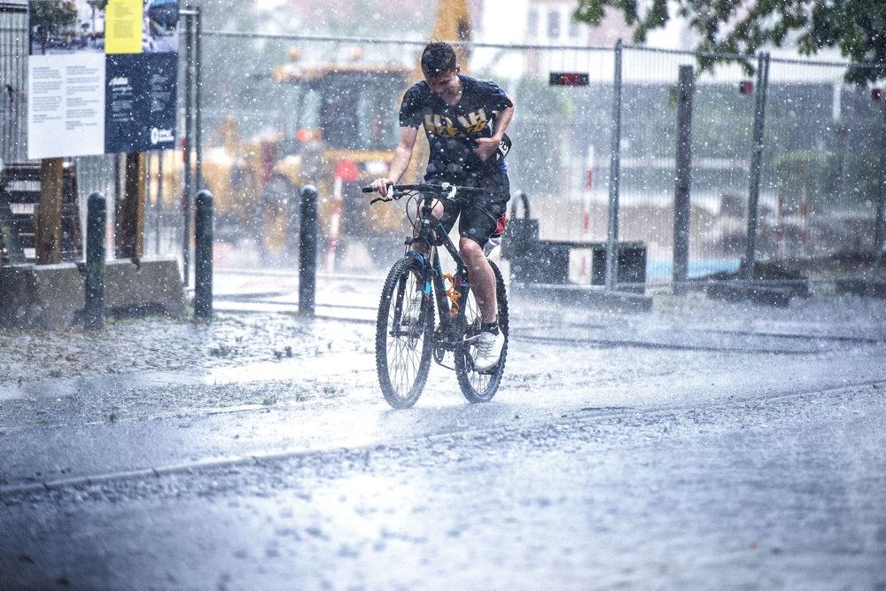 Cyklist i regnvejr