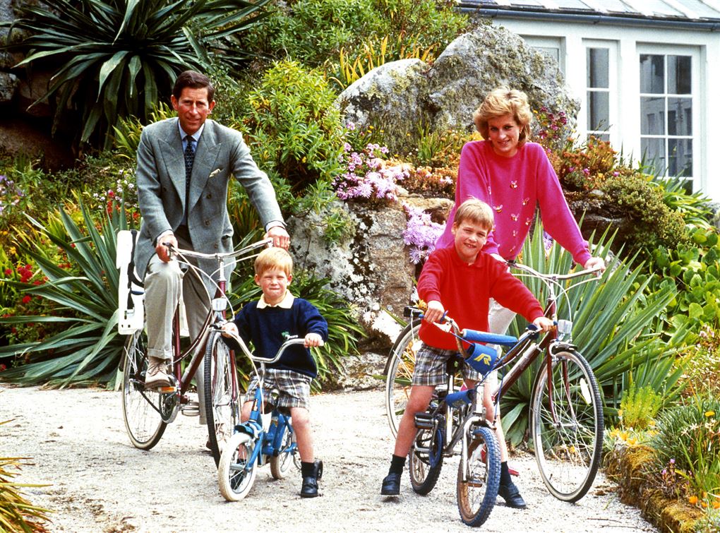 En familie på cykler