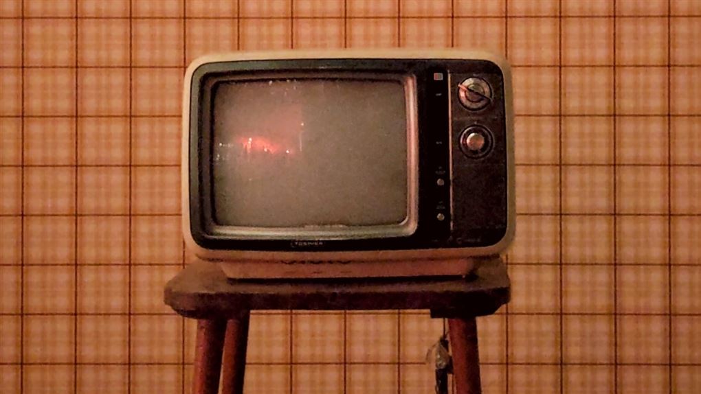 et ensomt gammel fjernsyn