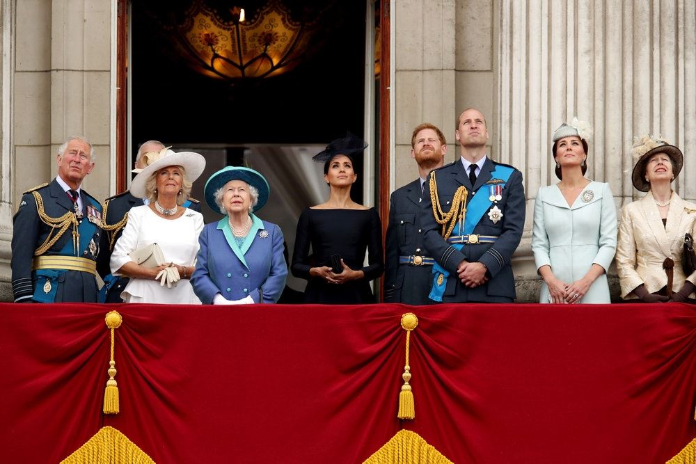 Dronningen med familien på balkonen