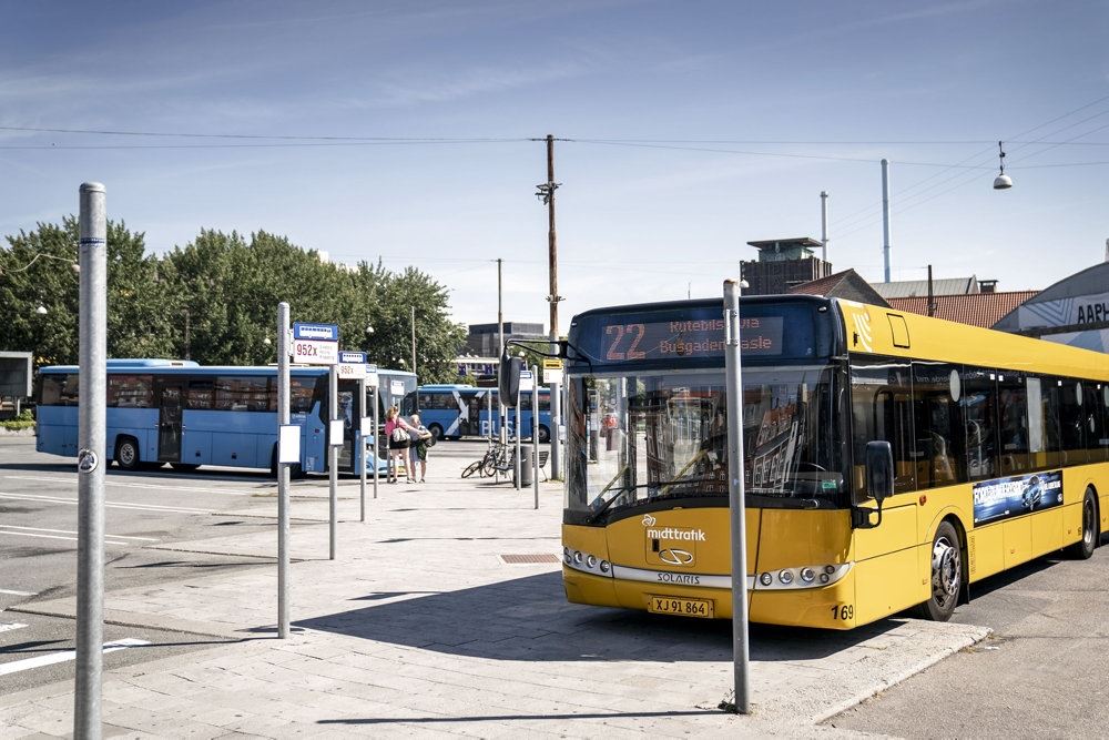 billede af gul bus
